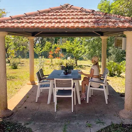 Trulli Hesttia Con Vasca Idromassaggio Appartement Locorotondo